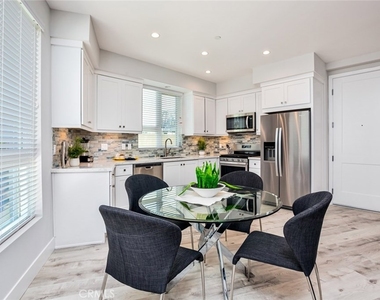 10718 Acama Street - Photo Thumbnail 4
