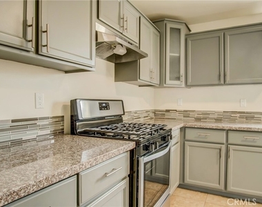 330 E 101st St - Photo Thumbnail 3