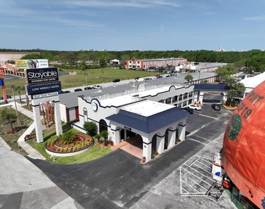 5399 W Irlo Bronson Memorial Highway - Photo Thumbnail 6