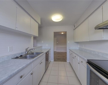 5801 Thunderbird St - Photo Thumbnail 8