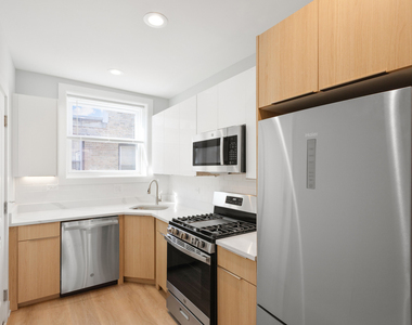 7383 N Damen Avenue - Photo Thumbnail 2