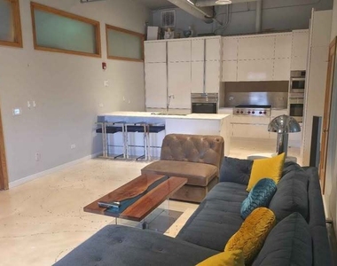 110 W Bartlett Avenue - Photo Thumbnail 3
