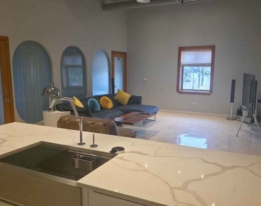 110 W Bartlett Avenue - Photo Thumbnail 5