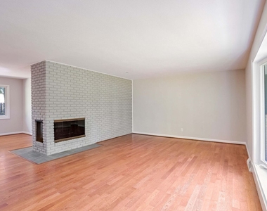 1716 Georgetown Drive - Photo Thumbnail 6