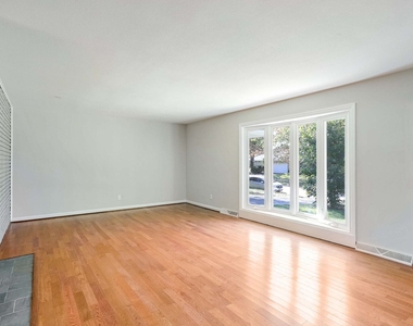 1716 Georgetown Drive - Photo Thumbnail 7