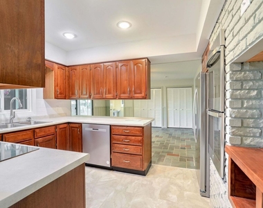 1716 Georgetown Drive - Photo Thumbnail 11