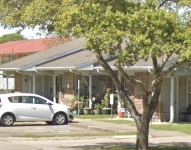 1800 Avenue H - Photo Thumbnail 4