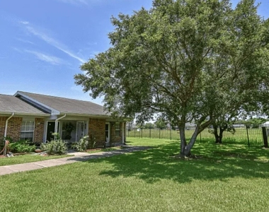 1800 Avenue H - Photo Thumbnail 1