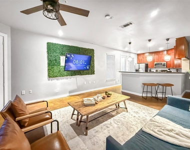 2216 Chenevert Street - Photo Thumbnail 3