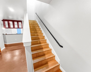 2216 Chenevert Street - Photo Thumbnail 9