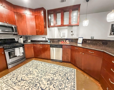 2216 Chenevert Street - Photo Thumbnail 7