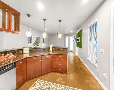 2216 Chenevert Street - Photo Thumbnail 5
