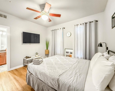 2216 Chenevert Street - Photo Thumbnail 14
