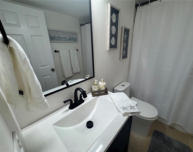 2571 Cyprus Drive - Photo Thumbnail 2