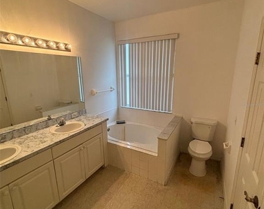 2915 Sunset Lakes Boulevard - Photo Thumbnail 24