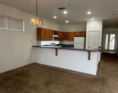 2915 Sunset Lakes Boulevard - Photo Thumbnail 5