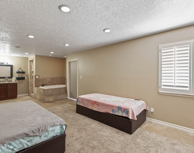 8614 Holmsely Trail - Photo Thumbnail 16