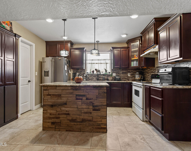 8614 Holmsely Trail - Photo Thumbnail 4