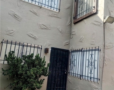 4614 Grand Drive - Photo Thumbnail 2