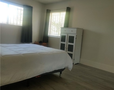 4614 Grand Drive - Photo Thumbnail 4