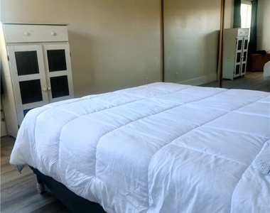 4614 Grand Drive - Photo Thumbnail 10