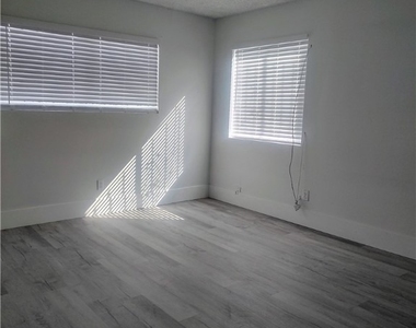 4614 Grand Drive - Photo Thumbnail 15