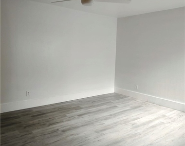 4614 Grand Drive - Photo Thumbnail 20