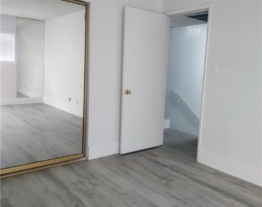 4614 Grand Drive - Photo Thumbnail 13