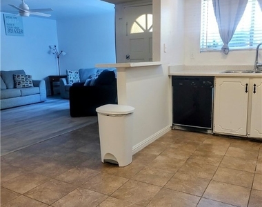 4614 Grand Drive - Photo Thumbnail 9