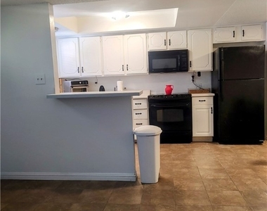 4614 Grand Drive - Photo Thumbnail 8
