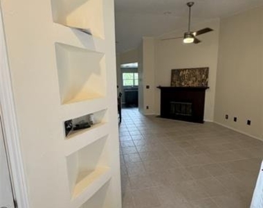 2736 Silver Creek Drive - Photo Thumbnail 4