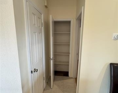 2736 Silver Creek Drive - Photo Thumbnail 13
