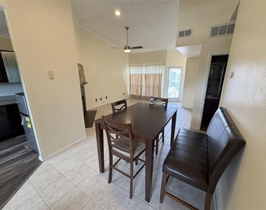 2736 Silver Creek Drive - Photo Thumbnail 6