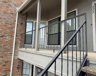 2736 Silver Creek Drive - Photo Thumbnail 2