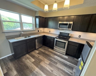 2736 Silver Creek Drive - Photo Thumbnail 7