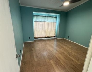 2736 Silver Creek Drive - Photo Thumbnail 16
