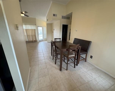 2736 Silver Creek Drive - Photo Thumbnail 10