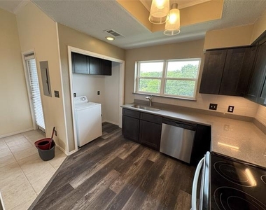 2736 Silver Creek Drive - Photo Thumbnail 9