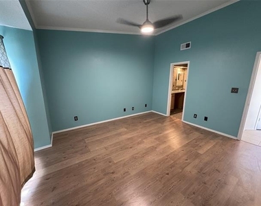 2736 Silver Creek Drive - Photo Thumbnail 17