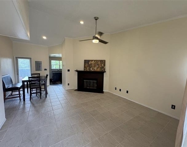2736 Silver Creek Drive - Photo Thumbnail 5