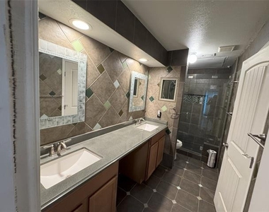 2736 Silver Creek Drive - Photo Thumbnail 20