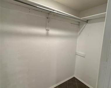 2736 Silver Creek Drive - Photo Thumbnail 21