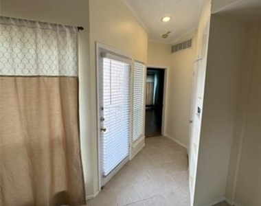 2736 Silver Creek Drive - Photo Thumbnail 15