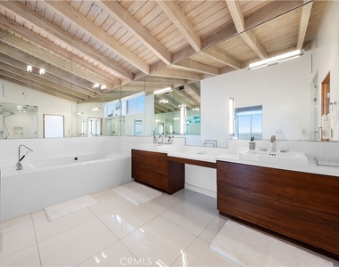31654 Broad Beach Road - Photo Thumbnail 28