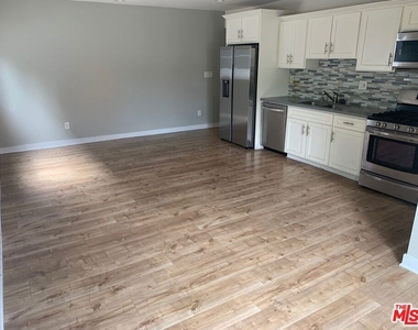 5526 Barton Avenue - Photo Thumbnail 2
