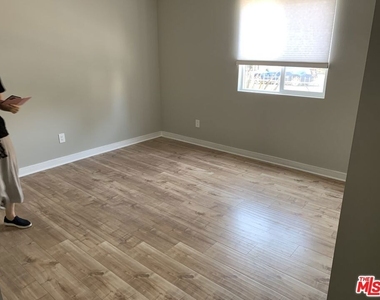5526 Barton Avenue - Photo Thumbnail 6