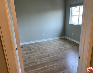 5526 Barton Avenue - Photo Thumbnail 13