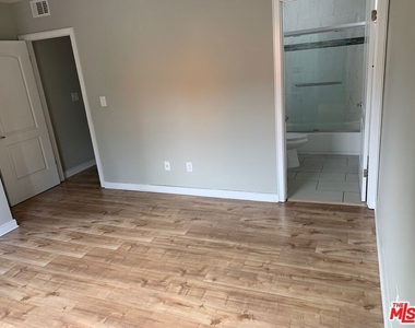 5526 Barton Avenue - Photo Thumbnail 4