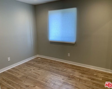 5526 Barton Avenue - Photo Thumbnail 10