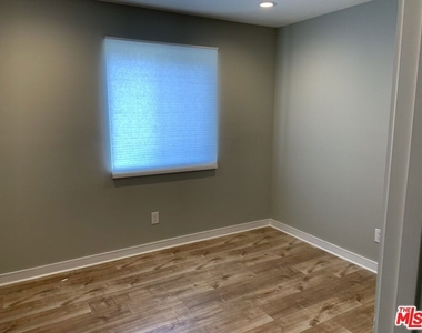 5526 Barton Avenue - Photo Thumbnail 11